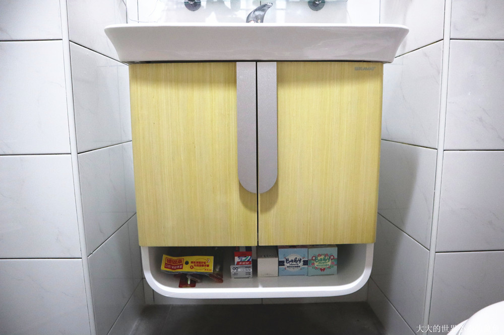 特力屋獨家代理 BRAVAT U型實木多層浴櫃  315