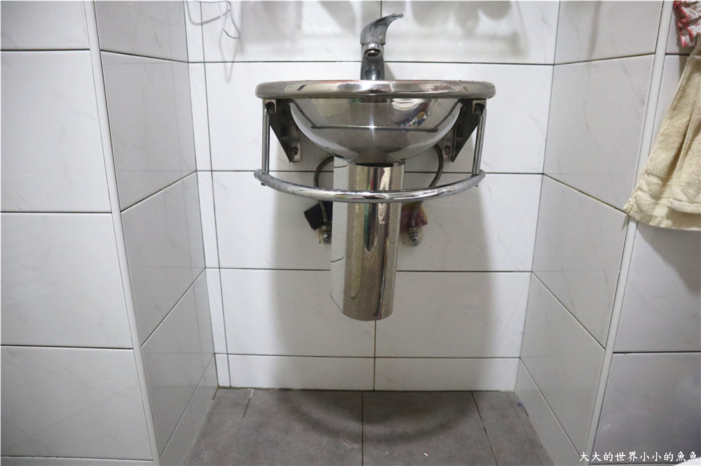 特力屋獨家代理 BRAVAT U型實木多層浴櫃  76