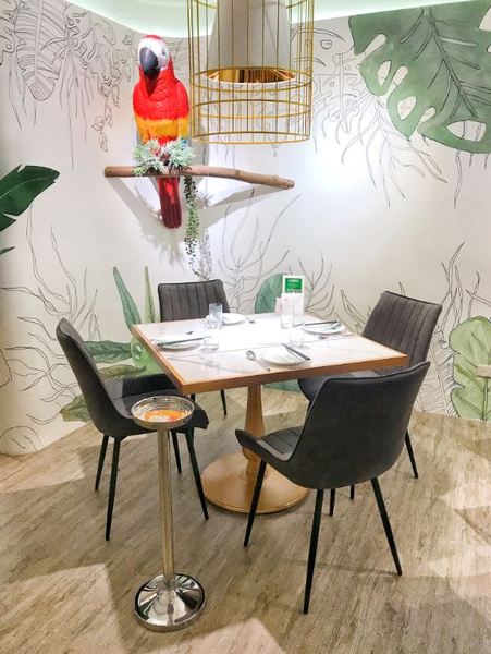 紅舍泰式料理(桃園遠百店)：紅舍泰式料理 桃園遠百店 道地的泰式料理 紅鶴鳥 粉紅鶴 IG熱門打卡點 全新泰式網美餐廳 聚餐推薦 交通便利 桃園火車站