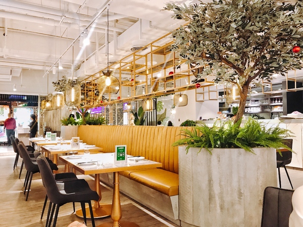 紅舍泰式料理(桃園遠百店)：紅舍泰式料理 桃園遠百店 道地的泰式料理 紅鶴鳥 粉紅鶴 IG熱門打卡點 全新泰式網美餐廳 聚餐推薦 交通便利 桃園火車站