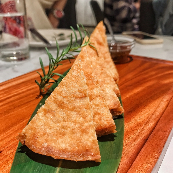 紅舍泰式料理(桃園遠百店)：紅舍泰式料理 桃園遠百店 道地的泰式料理 紅鶴鳥 粉紅鶴 IG熱門打卡點 全新泰式網美餐廳 聚餐推薦 交通便利 桃園火車站