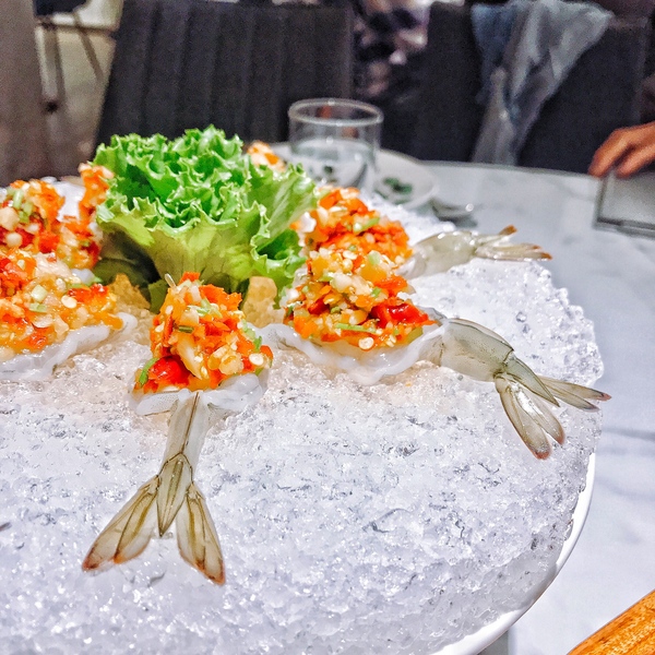 紅舍泰式料理(桃園遠百店)：紅舍泰式料理 桃園遠百店 道地的泰式料理 紅鶴鳥 粉紅鶴 IG熱門打卡點 全新泰式網美餐廳 聚餐推薦 交通便利 桃園火車站