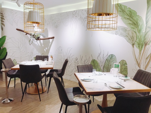 紅舍泰式料理(桃園遠百店)：紅舍泰式料理 桃園遠百店 道地的泰式料理 紅鶴鳥 粉紅鶴 IG熱門打卡點 全新泰式網美餐廳 聚餐推薦 交通便利 桃園火車站