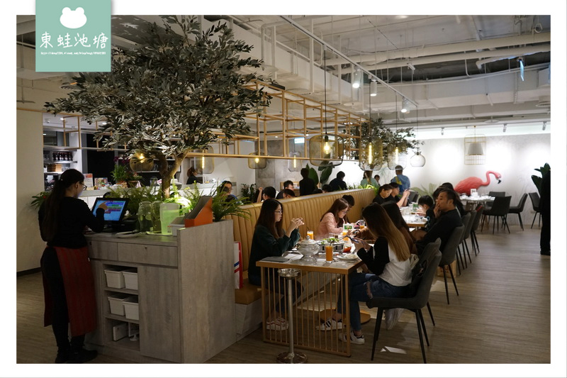 【桃園火車站泰式料理推薦】成立於1999年 四人合菜 紅舍泰式料理桃園遠百店