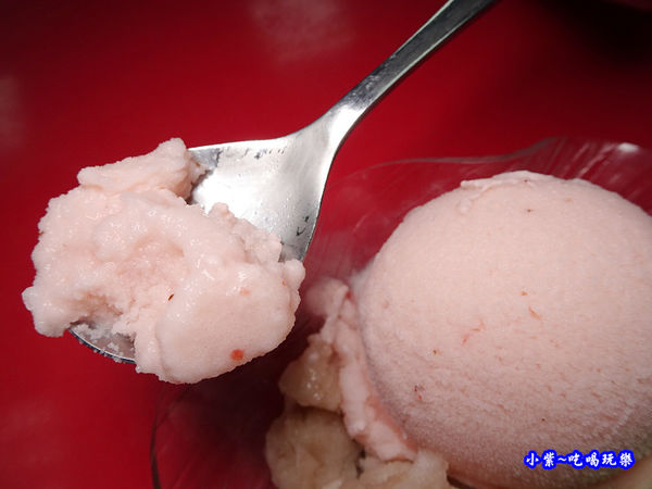 草莓-桃仔園榕樹下綿綿冰 (1).jpg