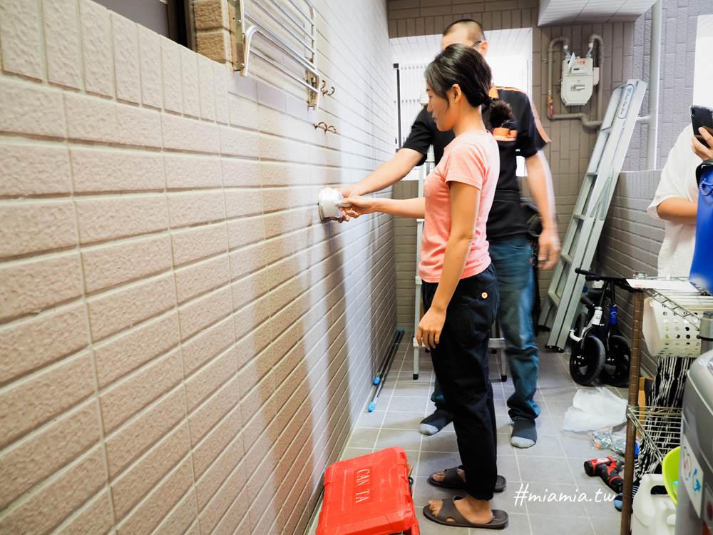 特力屋 特力家 手搖式升降曬衣架 手搖式曬衣架 手搖式曬衣桿 搬家 居家裝潢 居家改裝 DIY 免費到府安裝 輕鬆曬衣服 後陽台 曬衣空間 妙妙屋 妙麻 手搖曬衣架安裝 安耐曬 夏至島 昇虹升降 不鏽鋼曬衣架 拉繩式曬衣架 一年售後保固 家政婦 曬衣架分享 頂天曬衣 升降式曬衣 電動曬衣 手動曬衣 輕鬆曬衣 波浪曬衣桿 防風曬衣桿 曬衣輕鬆不費力 304不鏽鋼曬衣架