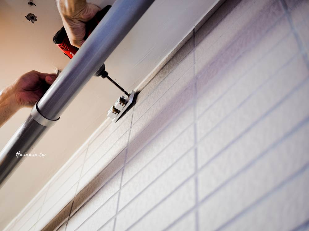 特力屋 特力家 手搖式升降曬衣架 手搖式曬衣架 手搖式曬衣桿 搬家 居家裝潢 居家改裝 DIY 免費到府安裝 輕鬆曬衣服 後陽台 曬衣空間 妙妙屋 妙麻 手搖曬衣架安裝 安耐曬 夏至島 昇虹升降 不鏽鋼曬衣架 拉繩式曬衣架 一年售後保固 家政婦 曬衣架分享 頂天曬衣 升降式曬衣 電動曬衣 手動曬衣 輕鬆曬衣 波浪曬衣桿 防風曬衣桿 曬衣輕鬆不費力 304不鏽鋼曬衣架