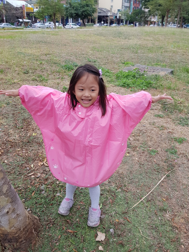 台灣雨之情動動斗篷童雨衣 (15).jpg