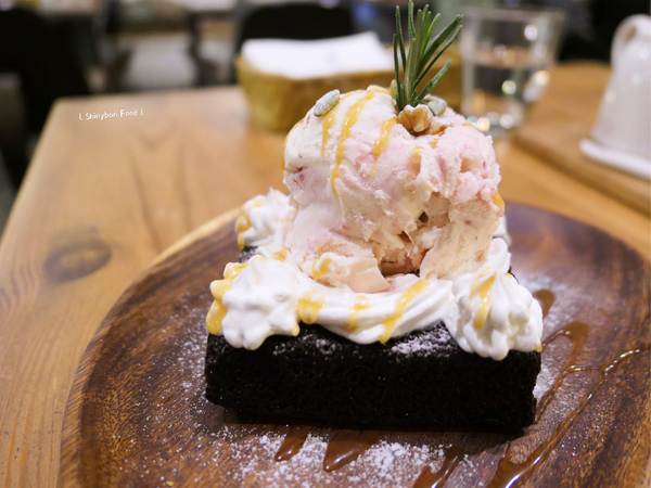 Toast Chat：FOOD×AD｜台北大安—TOAST CHAT｜無拘無束的貓咪風早午餐｜國父紀念館站