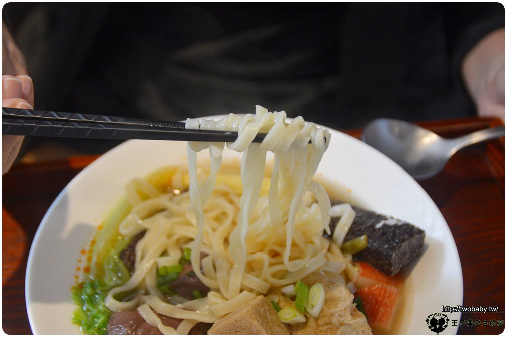 南投埔里餐廳-埔里簡餐美食|樂食府人文茶館-禪風簡約環境裡用餐