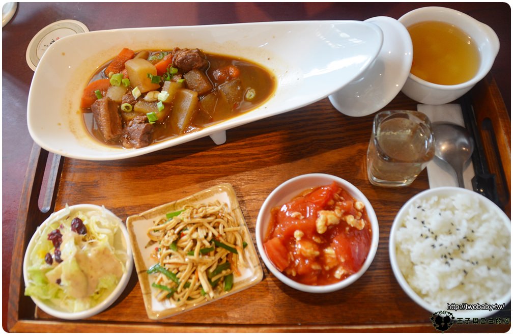 南投埔里餐廳-埔里簡餐美食|樂食府人文茶館-禪風簡約環境裡用餐