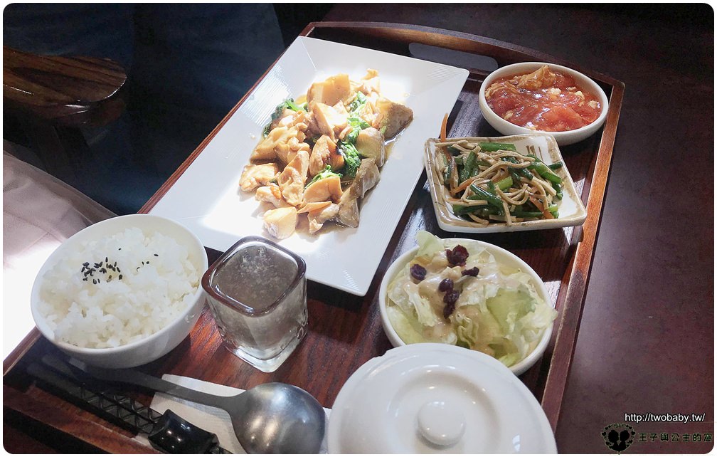 南投埔里餐廳-埔里簡餐美食|樂食府人文茶館-禪風簡約環境裡用餐