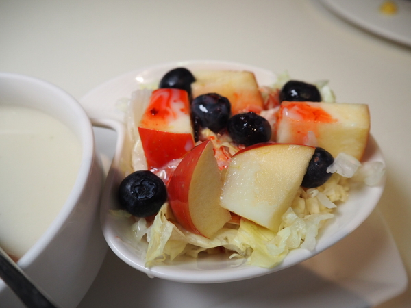 Oyami cafe：Oyami Cafe 七彩龍蝦套餐 IG打卡 姊妹聚餐推薦 平價高級食材下午茶 德國農莊B&amp;G有機花茶 輕食咖啡廳 捷運西門町站 西門美食