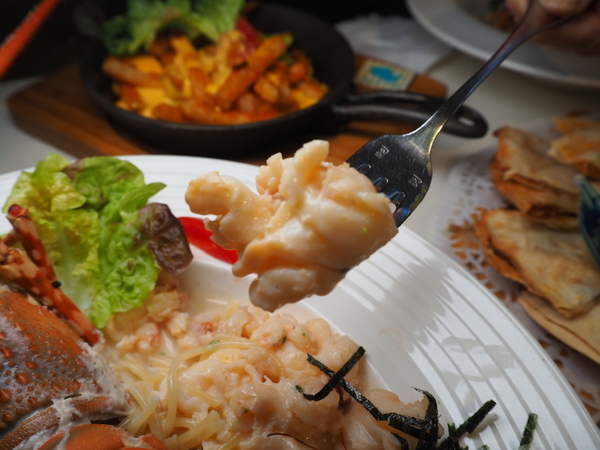 Oyami cafe：Oyami Cafe 七彩龍蝦套餐 IG打卡 姊妹聚餐推薦 平價高級食材下午茶 德國農莊B&amp;G有機花茶 輕食咖啡廳 捷運西門町站 西門美食