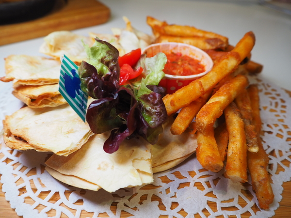 Oyami cafe：Oyami Cafe 七彩龍蝦套餐 IG打卡 姊妹聚餐推薦 平價高級食材下午茶 德國農莊B&amp;G有機花茶 輕食咖啡廳 捷運西門町站 西門美食