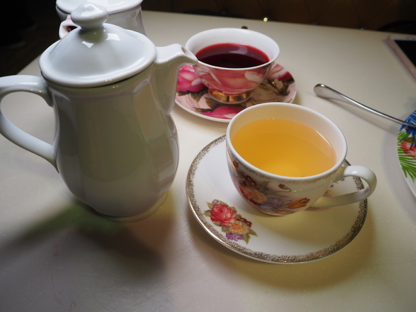 Oyami cafe：Oyami Cafe 七彩龍蝦套餐 IG打卡 姊妹聚餐推薦 平價高級食材下午茶 德國農莊B&amp;G有機花茶 輕食咖啡廳 捷運西門町站 西門美食