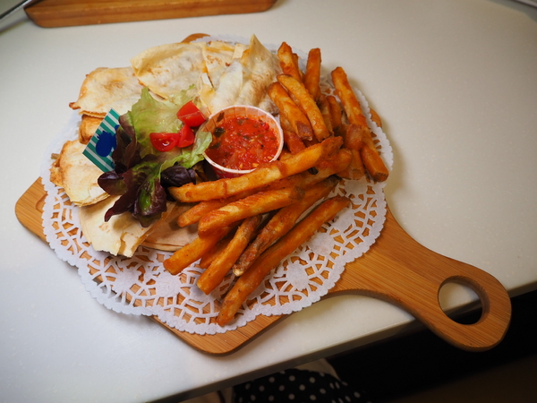 Oyami cafe：Oyami Cafe 七彩龍蝦套餐 IG打卡 姊妹聚餐推薦 平價高級食材下午茶 德國農莊B&amp;G有機花茶 輕食咖啡廳 捷運西門町站 西門美食