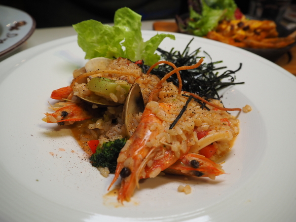 Oyami cafe：Oyami Cafe 七彩龍蝦套餐 IG打卡 姊妹聚餐推薦 平價高級食材下午茶 德國農莊B&amp;G有機花茶 輕食咖啡廳 捷運西門町站 西門美食