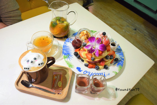 Oyami cafe：超蝦的!大份量龍蝦義大利麵Oyami cafe/台北西門町／義大利麵／下午茶／鬆餅