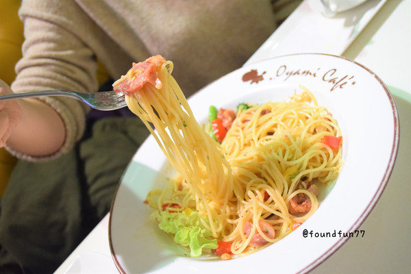 Oyami cafe：超蝦的!大份量龍蝦義大利麵Oyami cafe/台北西門町／義大利麵／下午茶／鬆餅