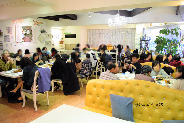 Oyami cafe：超蝦的!大份量龍蝦義大利麵Oyami cafe/台北西門町／義大利麵／下午茶／鬆餅