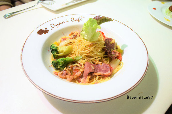 Oyami cafe：超蝦的!大份量龍蝦義大利麵Oyami cafe/台北西門町／義大利麵／下午茶／鬆餅