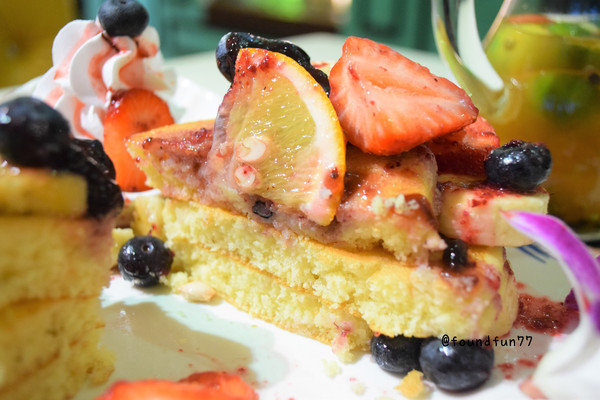 Oyami cafe：超蝦的!大份量龍蝦義大利麵Oyami cafe/台北西門町／義大利麵／下午茶／鬆餅