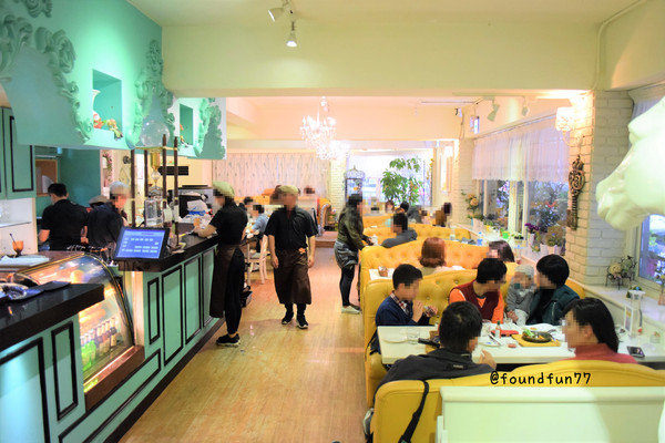 Oyami cafe：超蝦的!大份量龍蝦義大利麵Oyami cafe/台北西門町／義大利麵／下午茶／鬆餅