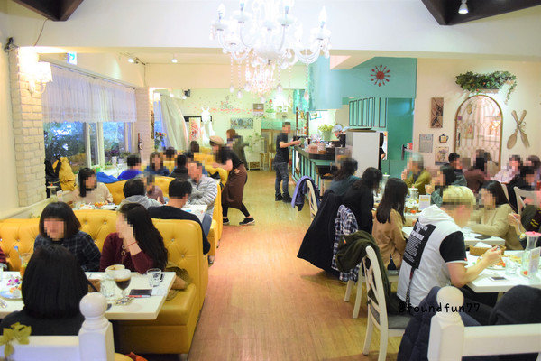 Oyami cafe：超蝦的!大份量龍蝦義大利麵Oyami cafe/台北西門町／義大利麵／下午茶／鬆餅