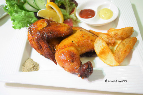 Oyami cafe：超蝦的!大份量龍蝦義大利麵Oyami cafe/台北西門町／義大利麵／下午茶／鬆餅