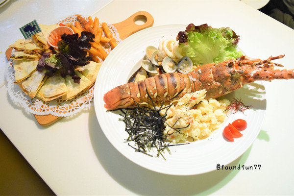 Oyami cafe：超蝦的!大份量龍蝦義大利麵Oyami cafe/台北西門町／義大利麵／下午茶／鬆餅