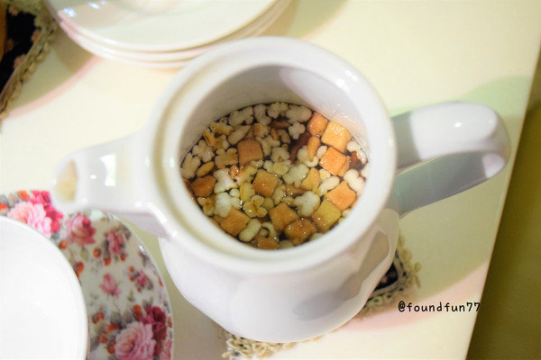 Oyami cafe：超蝦的!大份量龍蝦義大利麵Oyami cafe/台北西門町／義大利麵／下午茶／鬆餅