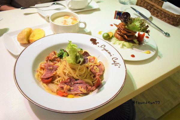 Oyami cafe：超蝦的!大份量龍蝦義大利麵Oyami cafe/台北西門町／義大利麵／下午茶／鬆餅