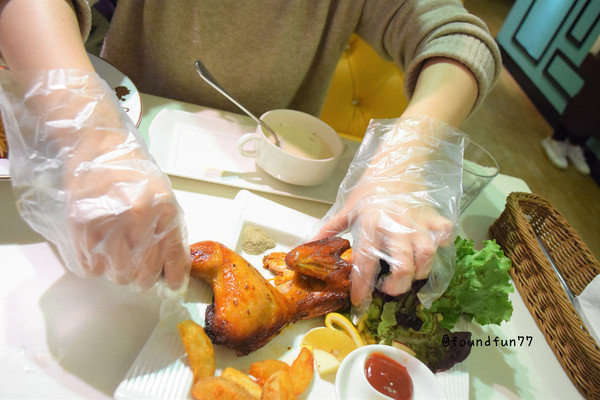 Oyami cafe：超蝦的!大份量龍蝦義大利麵Oyami cafe/台北西門町／義大利麵／下午茶／鬆餅