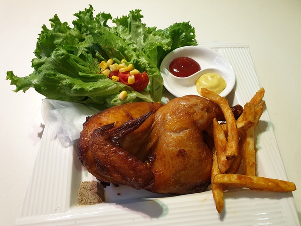 Oyami cafe：【台北西門町】Oyami cafe 義大利麵／下午茶／