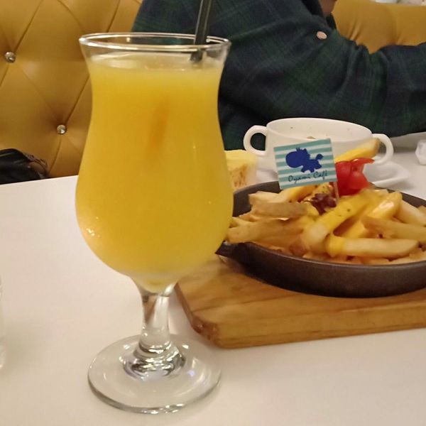 新鮮的現榨柳丁汁