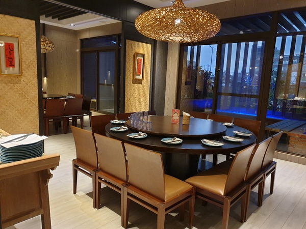 湄南河泰式庭園餐廳： 【台中南屯】湄南河泰式庭園餐廳 泰式料理 泰服試穿