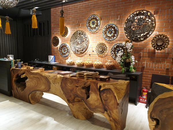 湄南河泰式庭園餐廳： 【台中南屯】湄南河泰式庭園餐廳 泰式料理 泰服試穿