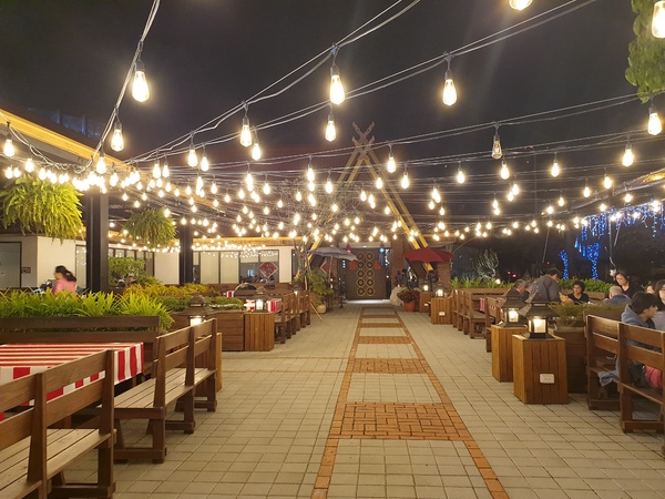 湄南河泰式庭園餐廳： 【台中南屯】湄南河泰式庭園餐廳 泰式料理 泰服試穿