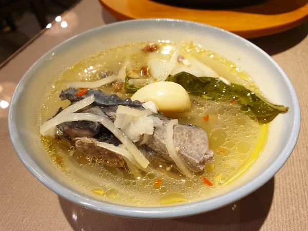 湄南河泰式庭園餐廳： 【台中南屯】湄南河泰式庭園餐廳 泰式料理 泰服試穿