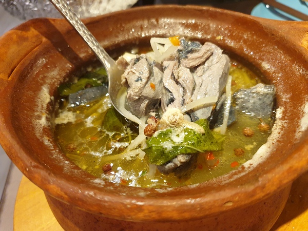 湄南河泰式庭園餐廳： 【台中南屯】湄南河泰式庭園餐廳 泰式料理 泰服試穿