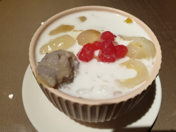 湄南河泰式庭園餐廳： 【台中南屯】湄南河泰式庭園餐廳 泰式料理 泰服試穿