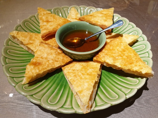 湄南河泰式庭園餐廳： 【台中南屯】湄南河泰式庭園餐廳 泰式料理 泰服試穿