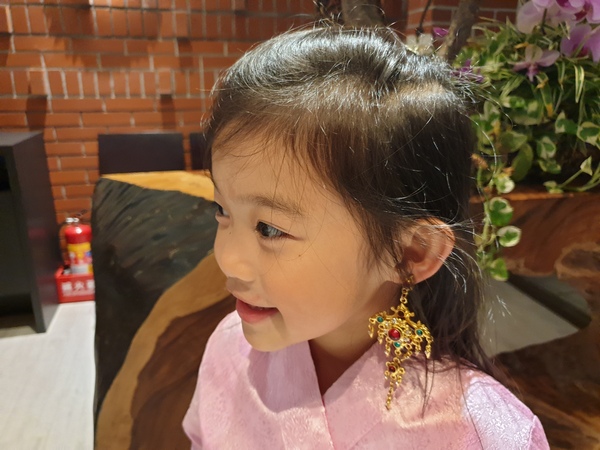 湄南河泰式庭園餐廳： 【台中南屯】湄南河泰式庭園餐廳 泰式料理 泰服試穿