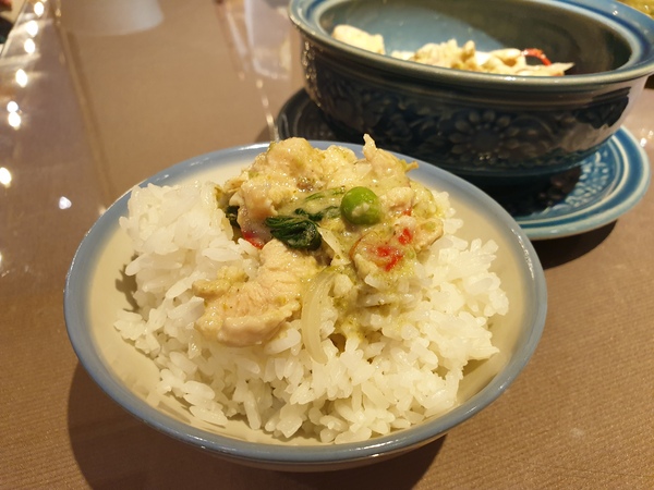 湄南河泰式庭園餐廳： 【台中南屯】湄南河泰式庭園餐廳 泰式料理 泰服試穿