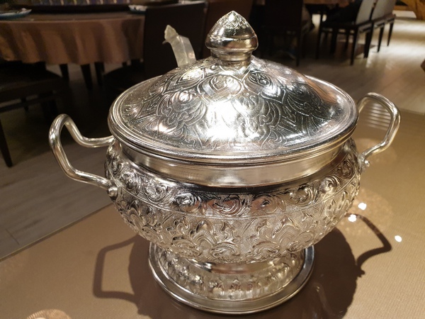 湄南河泰式庭園餐廳： 【台中南屯】湄南河泰式庭園餐廳 泰式料理 泰服試穿