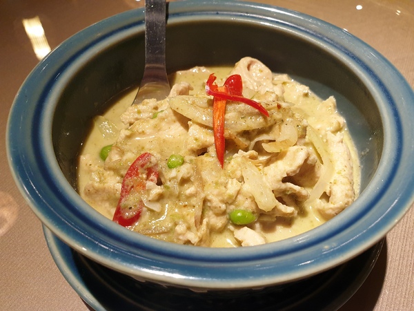 湄南河泰式庭園餐廳： 【台中南屯】湄南河泰式庭園餐廳 泰式料理 泰服試穿