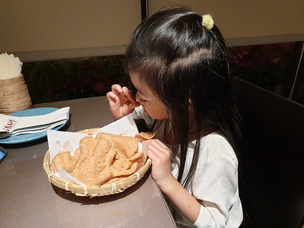 湄南河泰式庭園餐廳： 【台中南屯】湄南河泰式庭園餐廳 泰式料理 泰服試穿