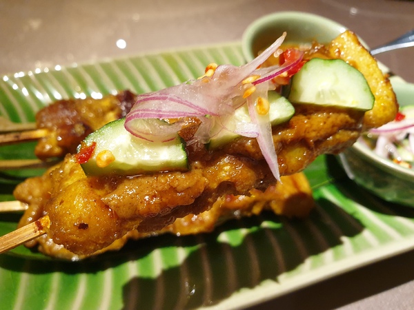 湄南河泰式庭園餐廳： 【台中南屯】湄南河泰式庭園餐廳 泰式料理 泰服試穿