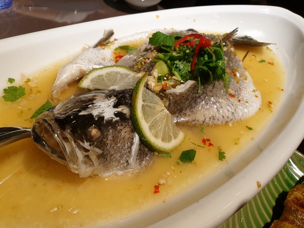 湄南河泰式庭園餐廳： 【台中南屯】湄南河泰式庭園餐廳 泰式料理 泰服試穿